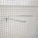 CARLIG SIMPLU F6 MM PT. PANOU SPATE PERFORAT ,CU SUPORT PT. ETICHETA PRET - imagine 2