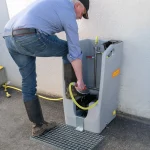 INSTALATIE DE CURATAT CIZME CU PERII SI TAVA COLECTOARE PT.APA MURDARA - imagine 3