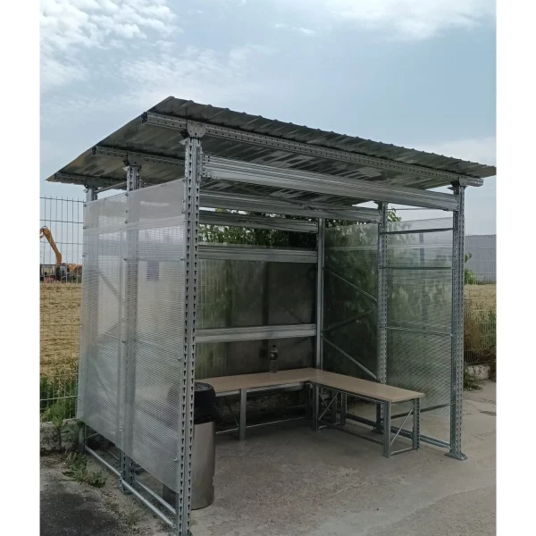 ADAPOST PENTRU FUMAT 3500 x 2200 H2400 MM + BANCUTE LEMN